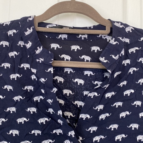 Cute elephant print blouse - Picture 2 of 6